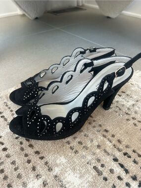 Beautiful Black Scalloped Slingback Heels with Stud Embellishments❤️7.5